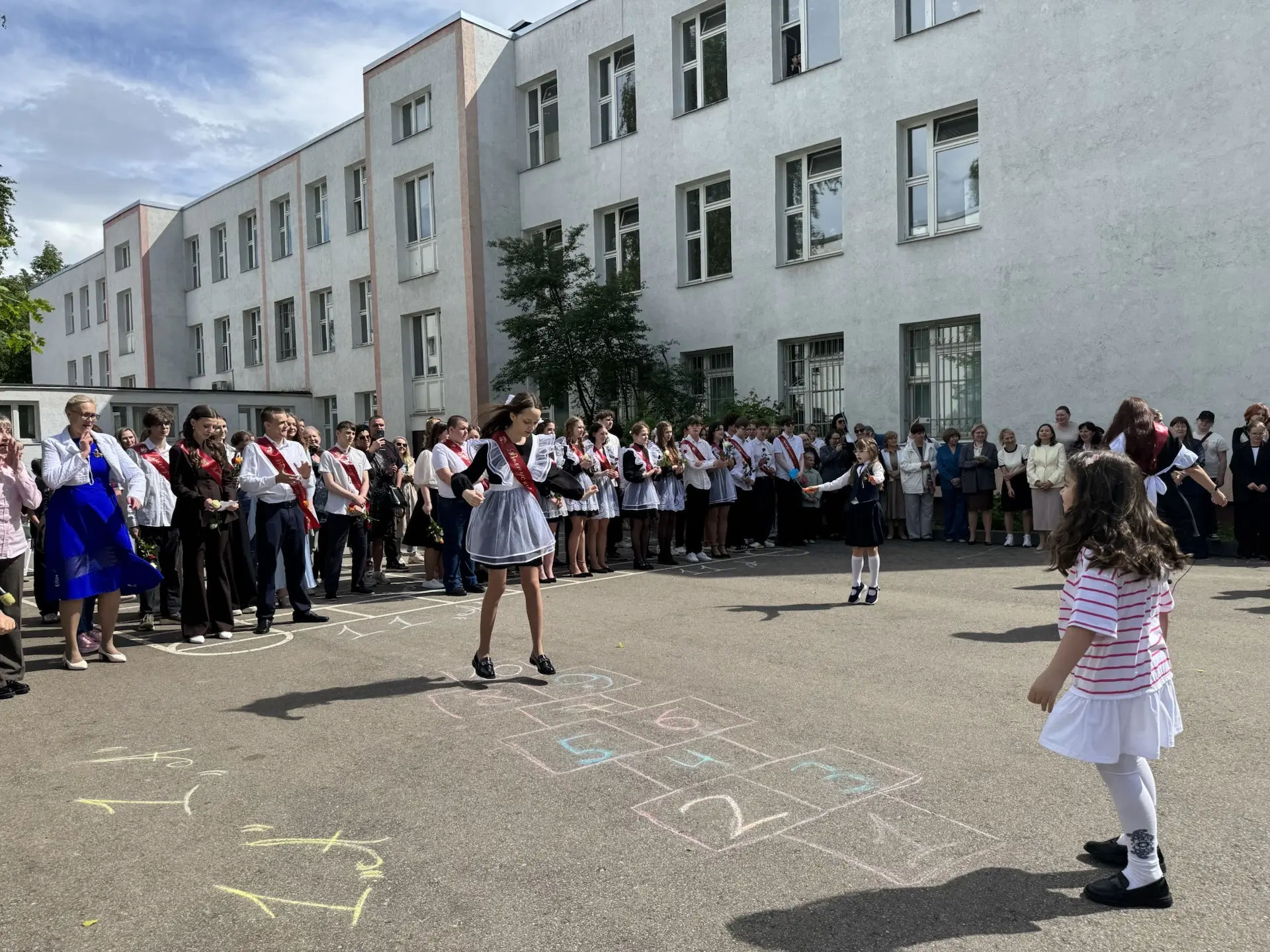 🎓✨Последний звонок — начало большого пути!  Сегодня в нашей школе для выпускников 11 класса состояла