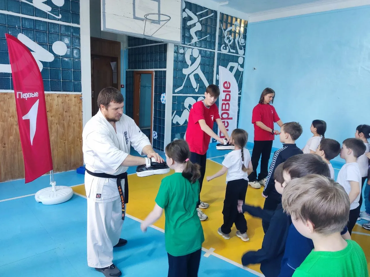 КАРАТЭ ДАЁТ СИЛУ, ДВИЖЕНИЕ ВЕДЁТ К ПОБЕДЕ! ✨Сегодня в МБОУ «Образовательном Центре №3 г. Челябинска»