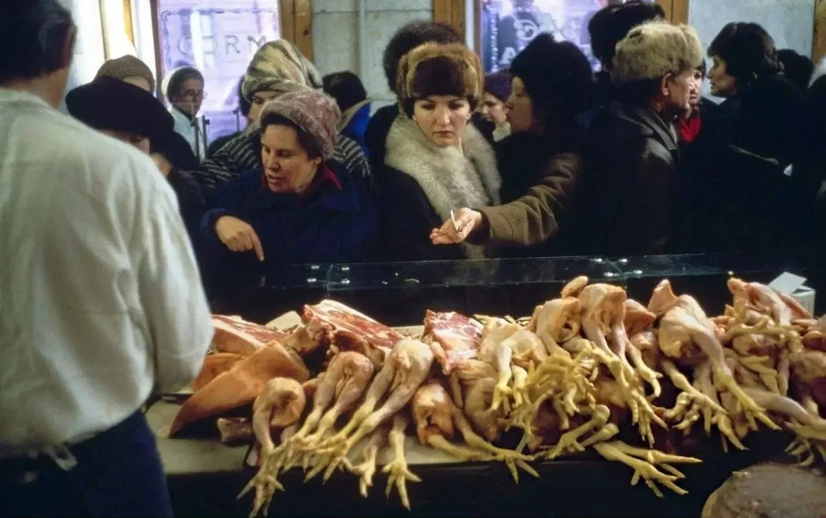 🍗 В ленинградском продуктовом магазине, 1989 год.