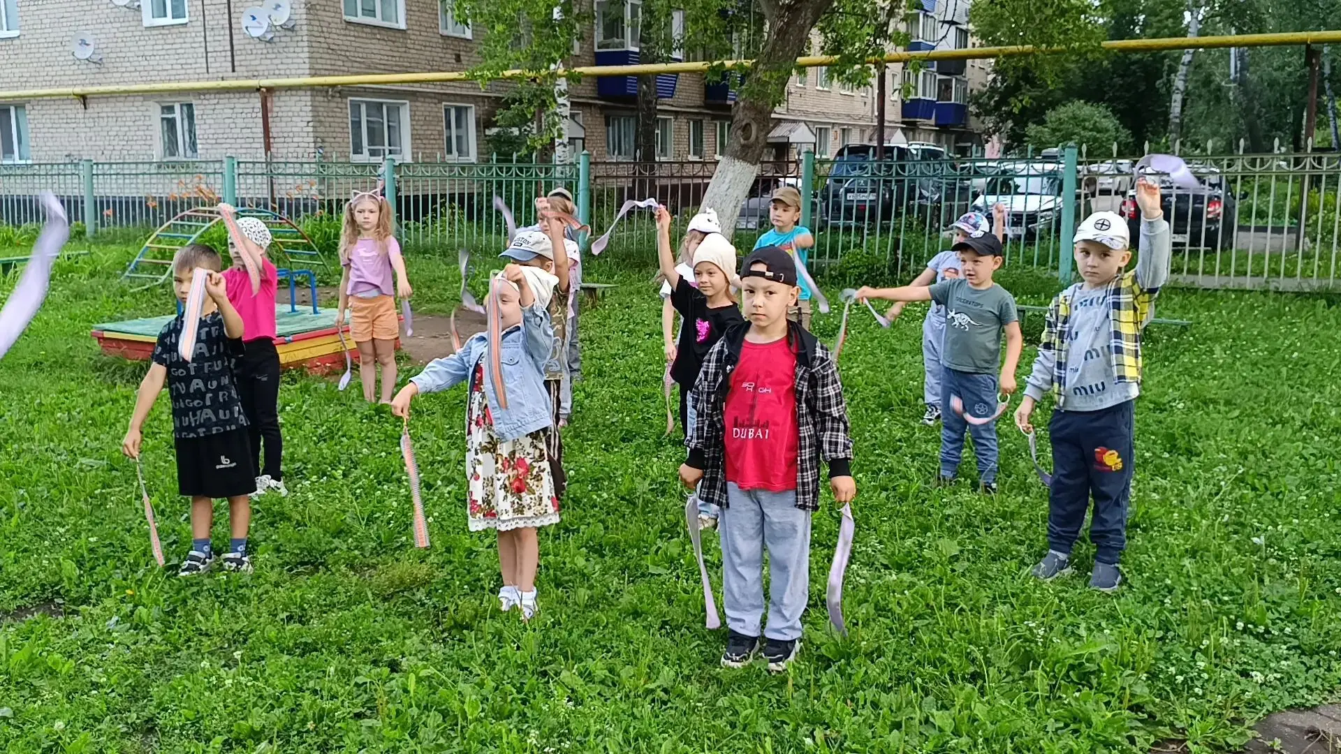 Утро начинается с зарядки! ☀️Мы дружные ребята,