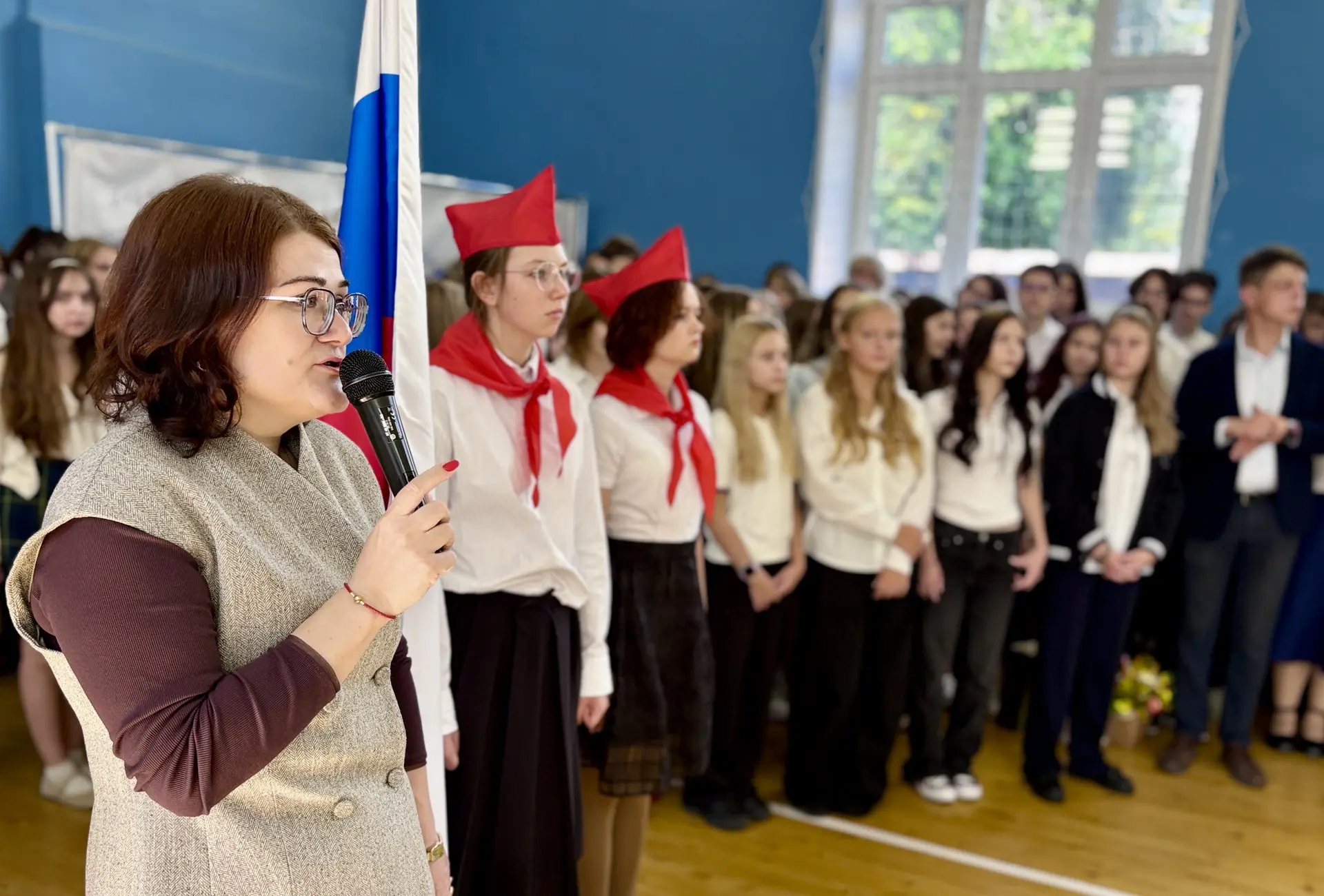 ТОРЖЕСТВЕННАЯ ЛИНЕЙКА В СТАРШЕМ КОРПУСЕ