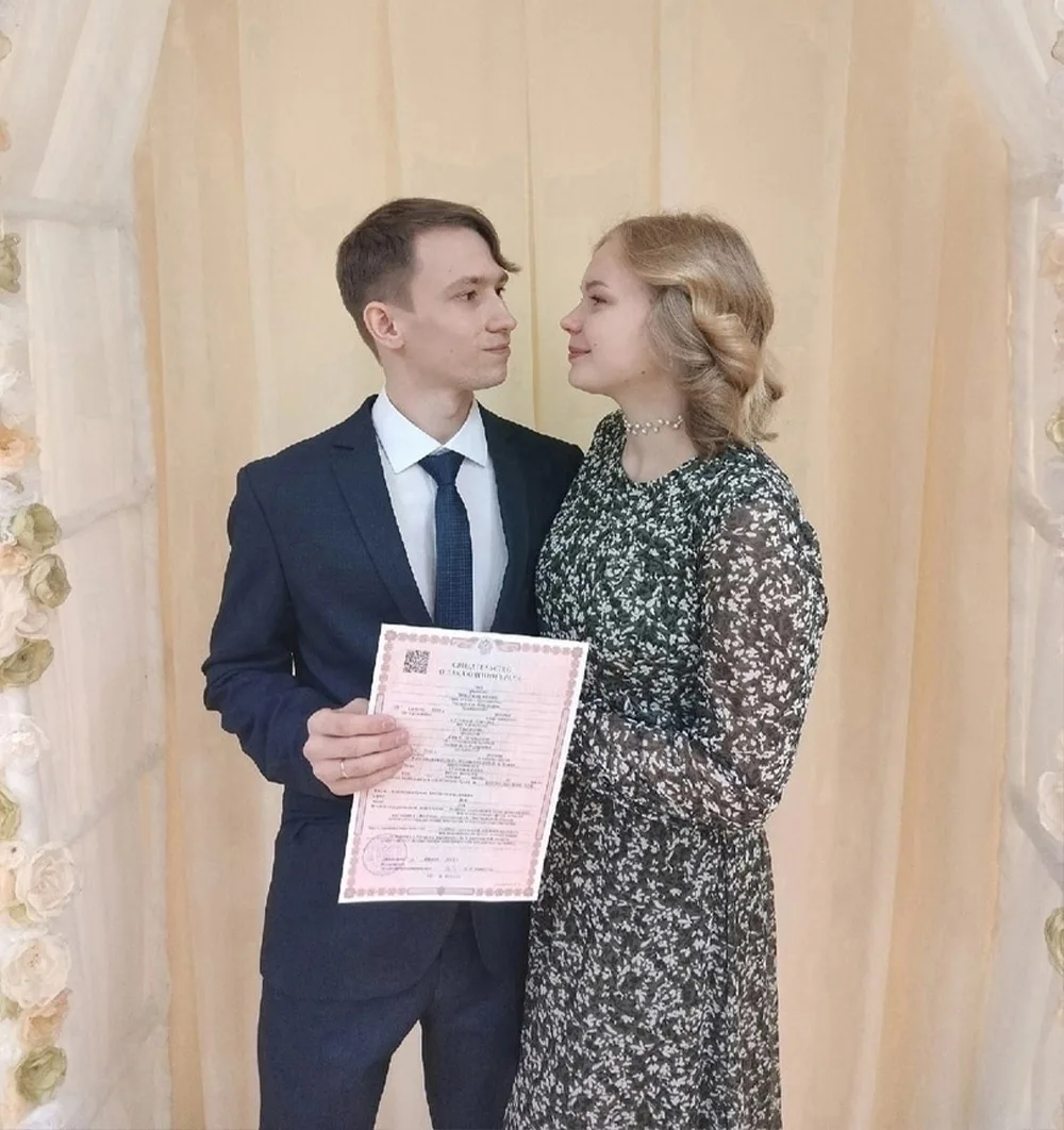 21-летний химик Тим Лев умер от ботулизма.