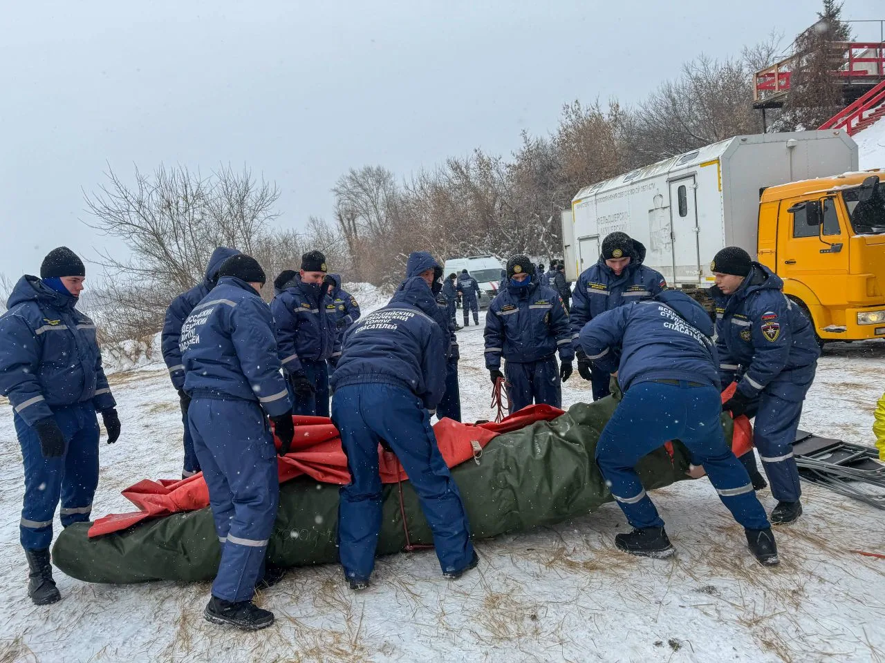 46 студентов и сотрудников СОМК начали круглосуточное дежурство у Крещенских купелей  ❄️ В Екатеринб