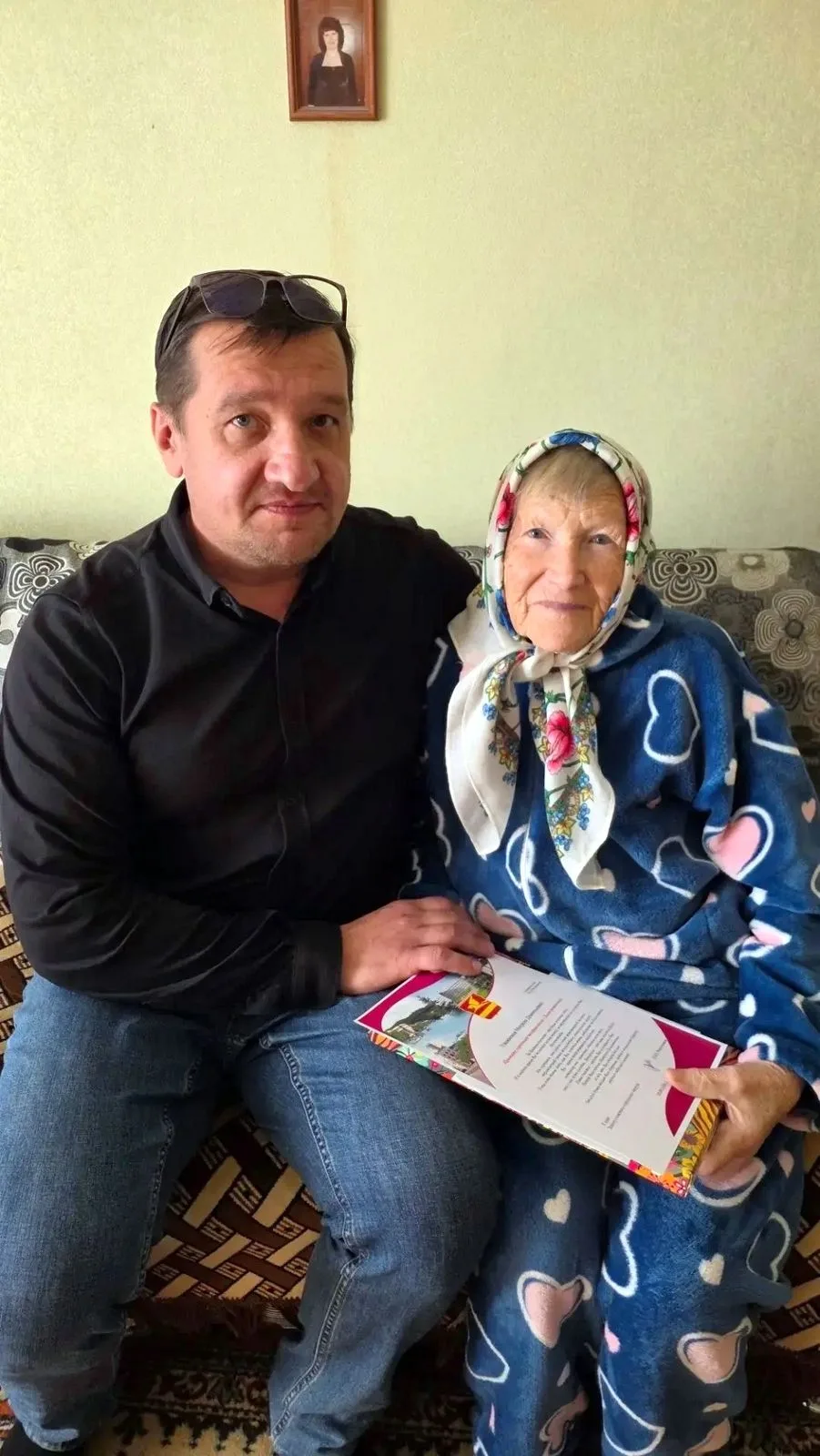 В Златоусте поздравили с 94-летием труженицу тыла и ветерана труда Матрену Дементьевну ...