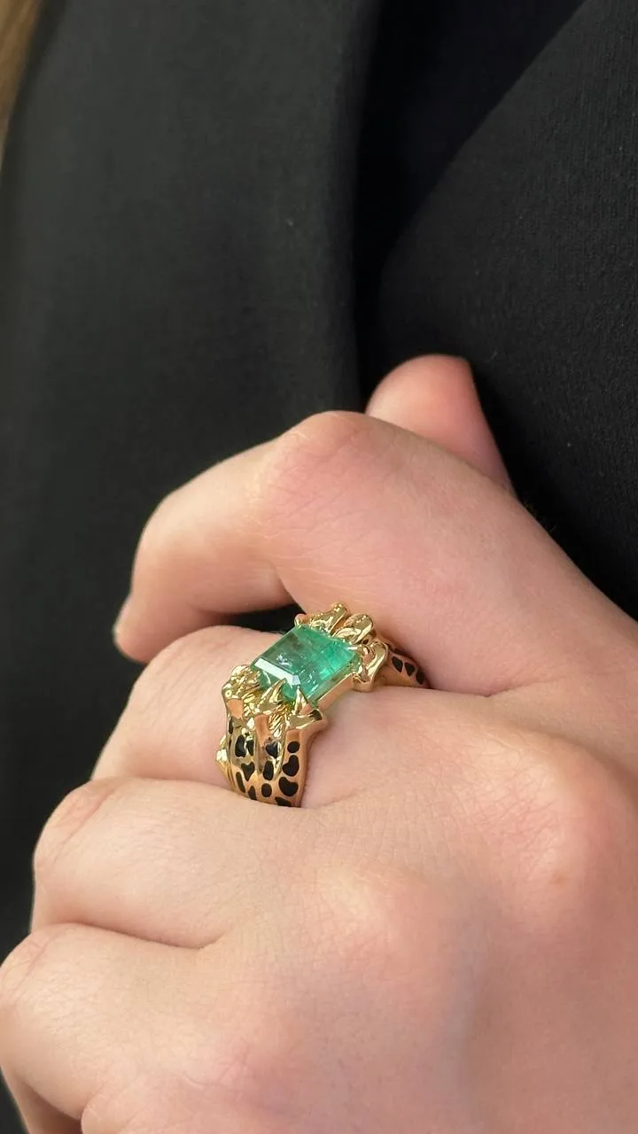 🤩🐅
Золотое кольцо с изумрудом отличается оригинальным дизайном в виде пятнистых лап

💎 Действует 
