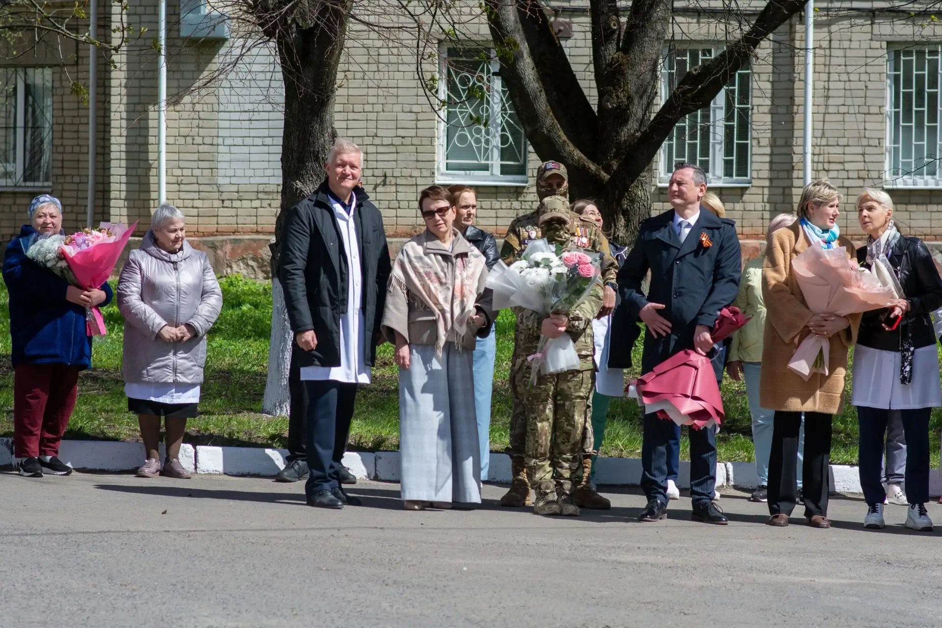 🙏  В Курске на территории больницы скорой медицинской помощи установили памятный знак, посвященный м