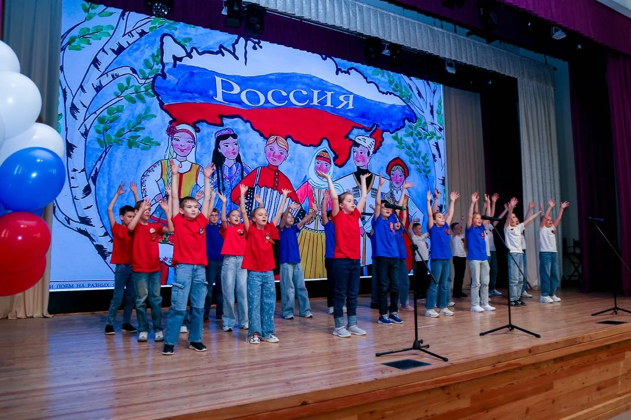 🕊️Музыка, объединяющая поколения: в «Алгоритме Успеха» прошел смотр патриотической песни    🇷🇺 В Дня