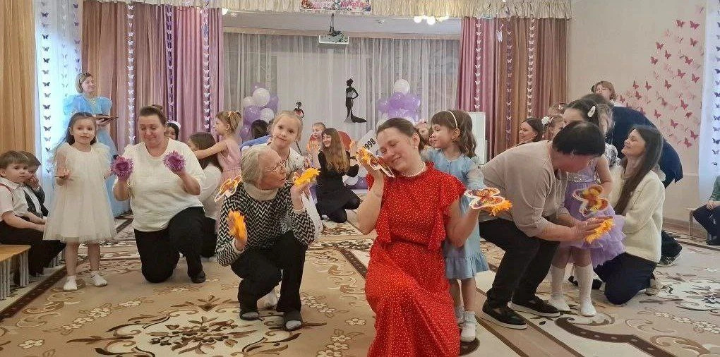 🌸 Как дошколята поздравляли мам и бабушек!  В наших дошкольных отделениях прошли настоящие весенние 