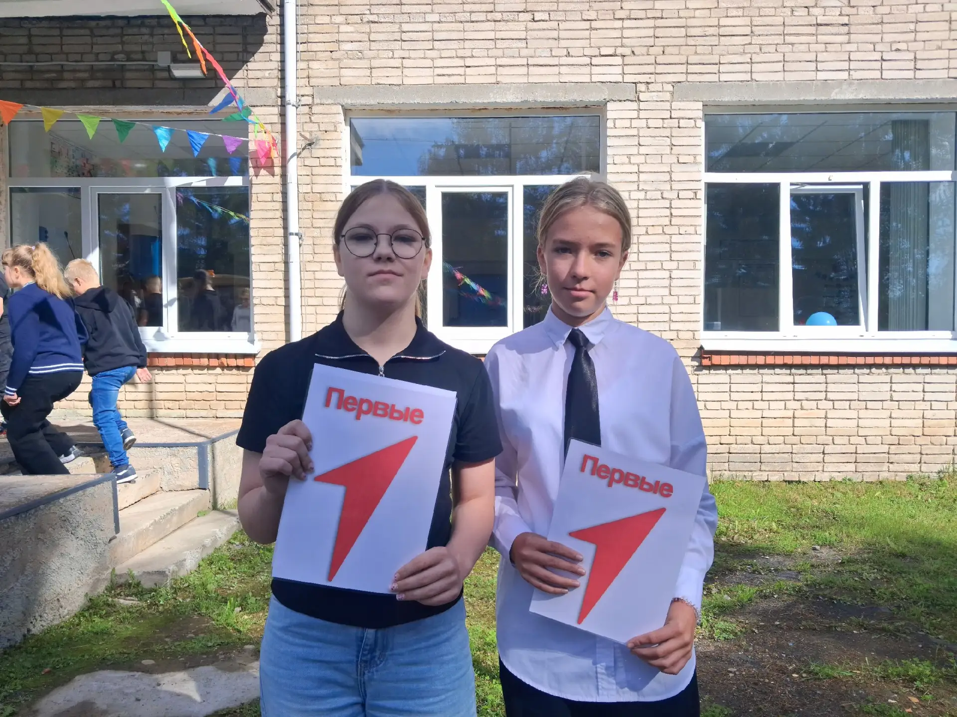 💧 Из ладоней — в жизнь: акция памяти в нашей школе