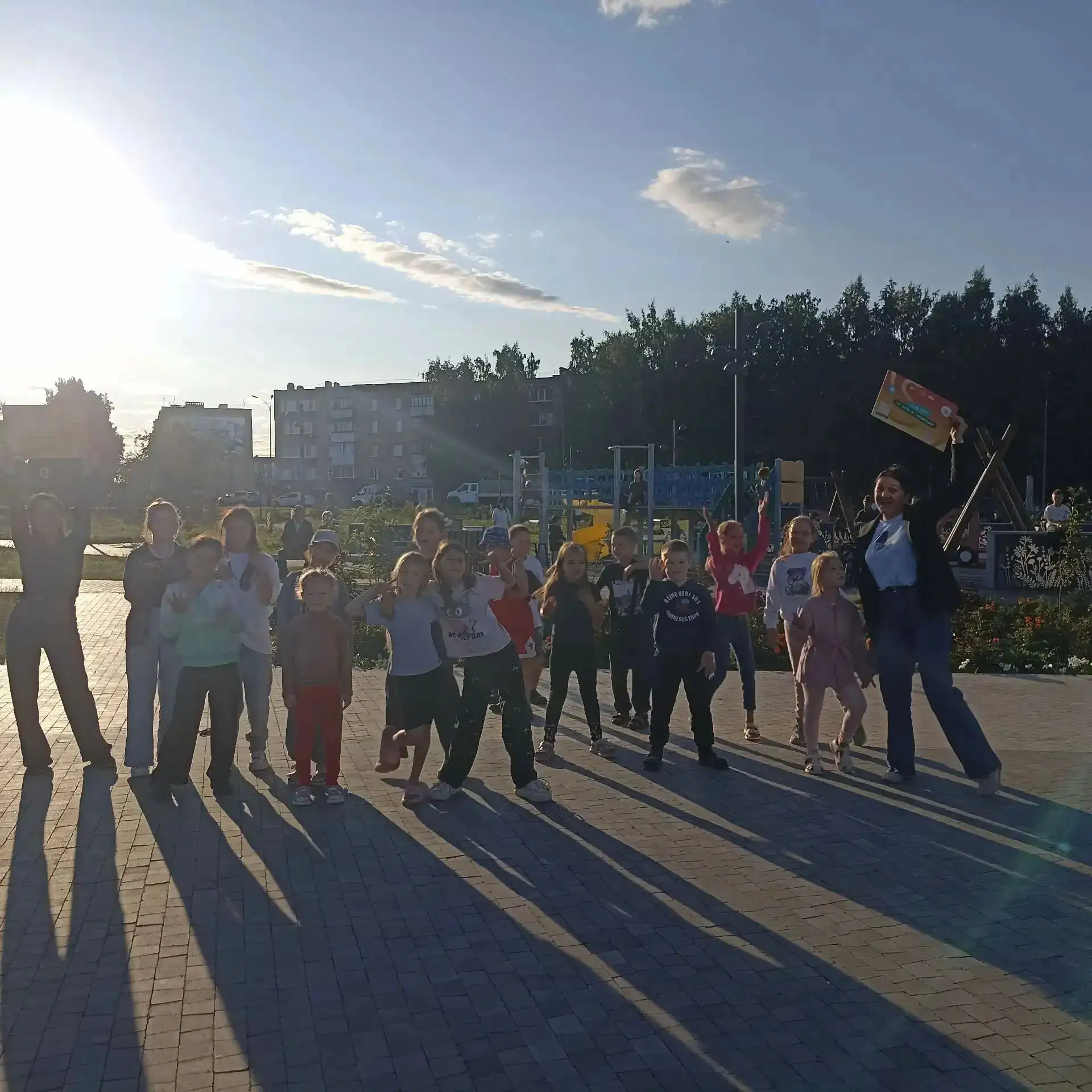 ☀️🌧 Несмотря на дождливую погоду, мы смогли "поймать" солнышко и провели в сквере «Неф...