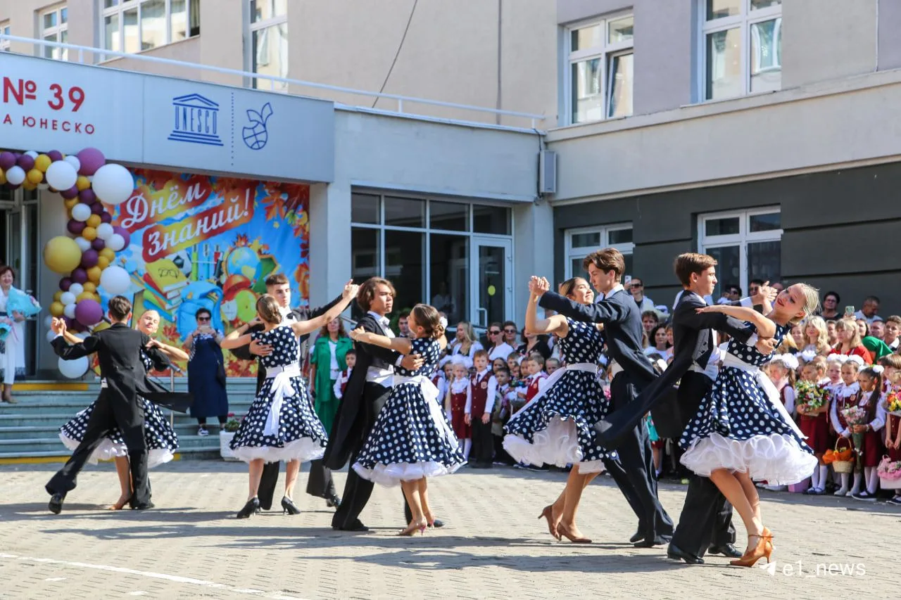 Родители девятиклассников из лицея №3 в Берёзовском пожаловались на несправедливость: их детям запре