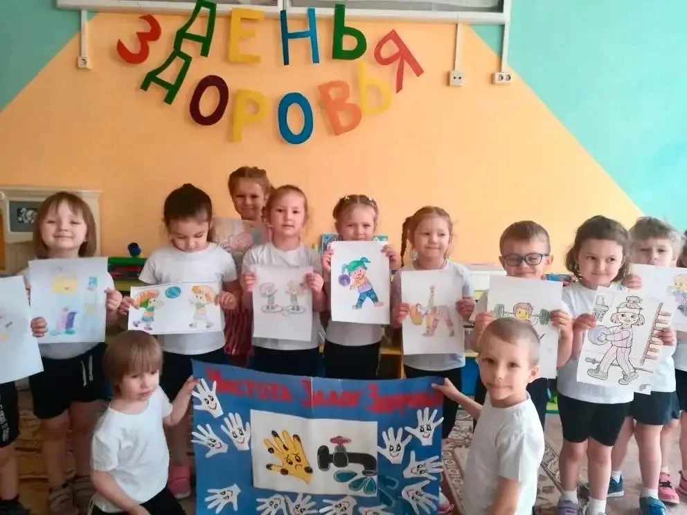 ЗДОРОВЫЕ ПРИВЫЧКИ С ДЕТСТВА   Недавно у наших дошколят состоялся яркий и насыщенный День здоровья, к