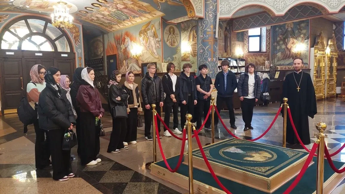 В рамках муниципального проекта "Семья как храм" учащиеся 10 а класса МБОУ СОШ 24 посетили образоват