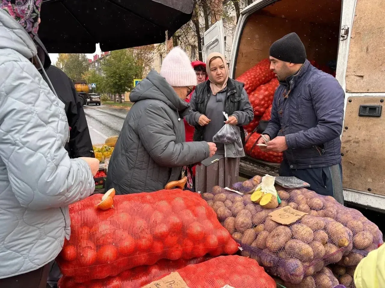 Свыше 160 тонн различной продукции приобрели лениногорцы на субботней ярмарке