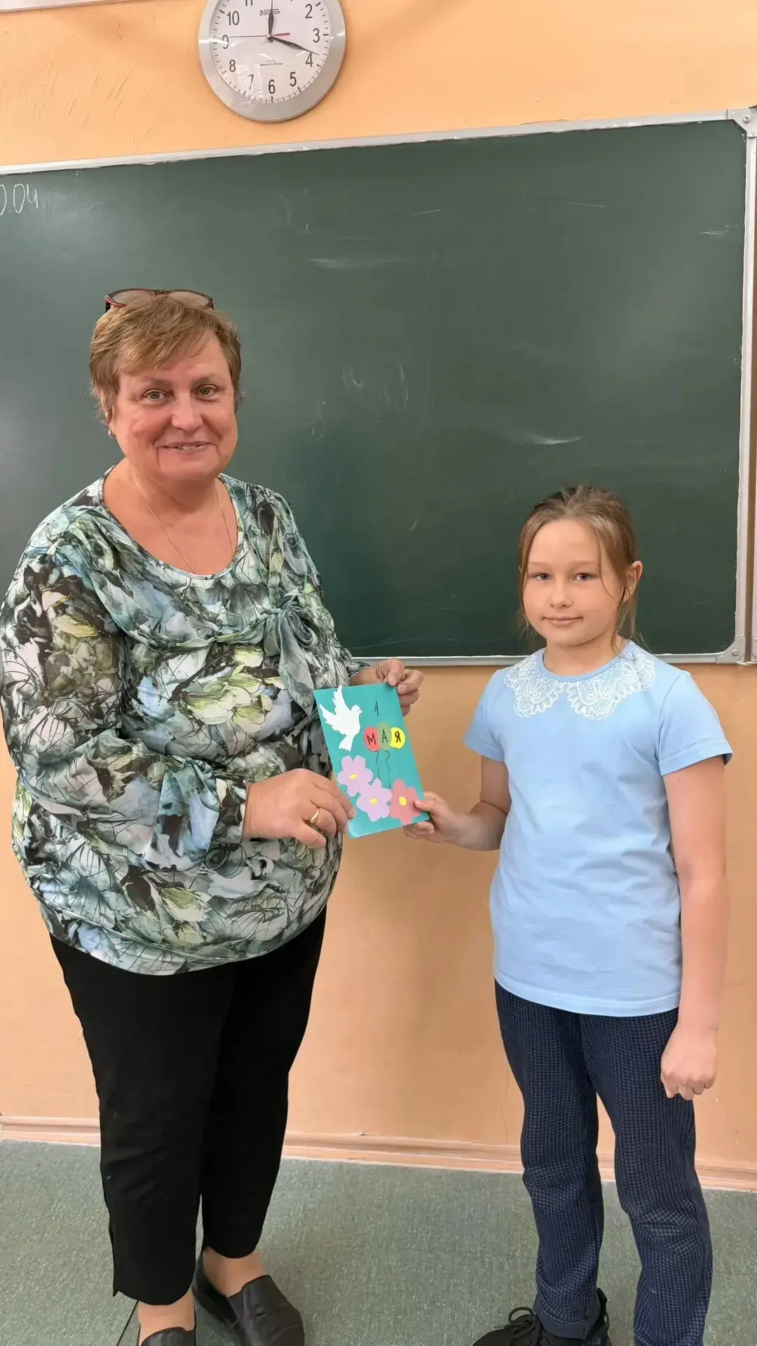 Орлята России организовали мастер-класс к 1 мая 🌷✂️ В преддверии 1 мая Орлята России провели творчес