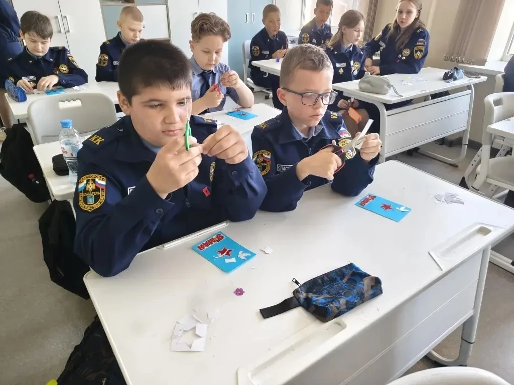 🇷🇺 Открытки Победы ✨  В 5Б классе ребята своими руками создали поздравительные открытки и изготовили