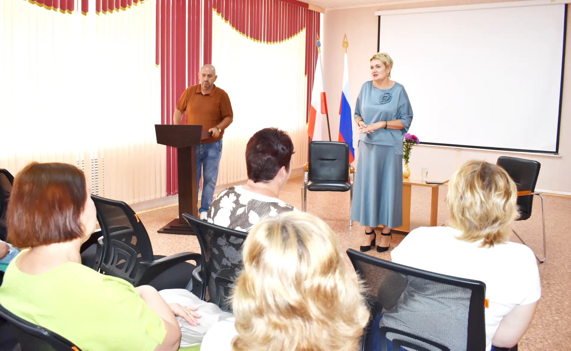 Светлана Байрак: «Спасибо соцработникам района за чуткость, трудолюбие и поддержку защи...