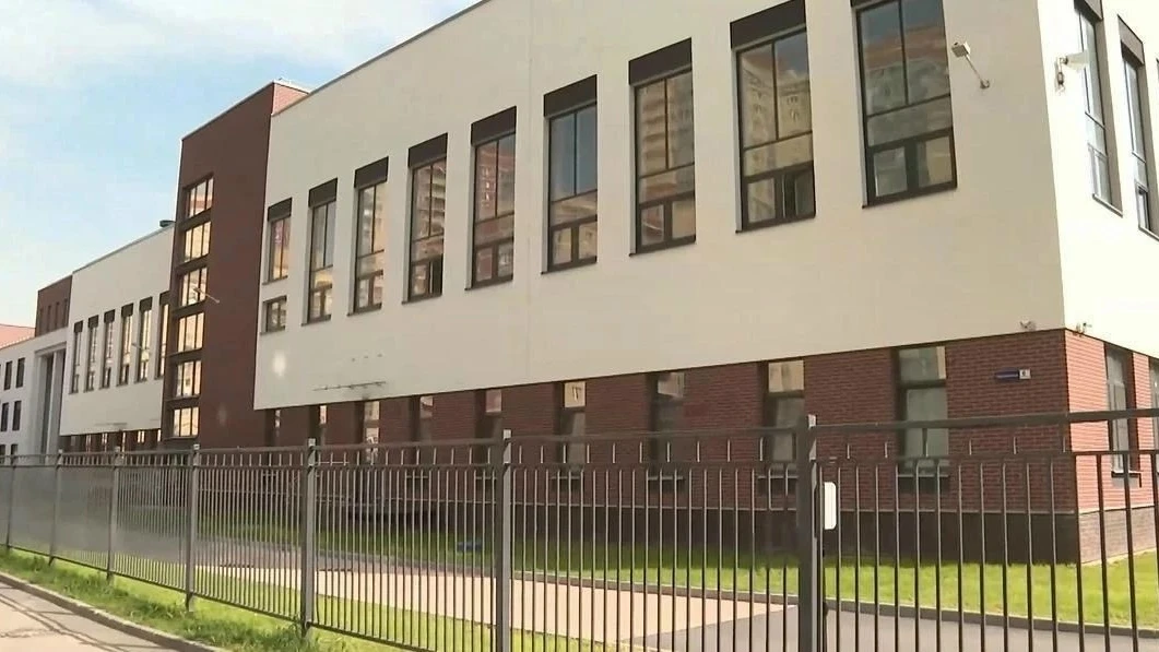 🏗️ В Колпино построят школу на 1375 мест и новый детский сад

В школе откроют бассейны, лаборатории