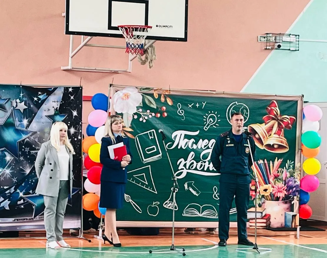 🎓⚠️ В ГБОУ ЛНР «Беловодская СШ №1» прошел Последний звонок, но дни скорби продолжаются...