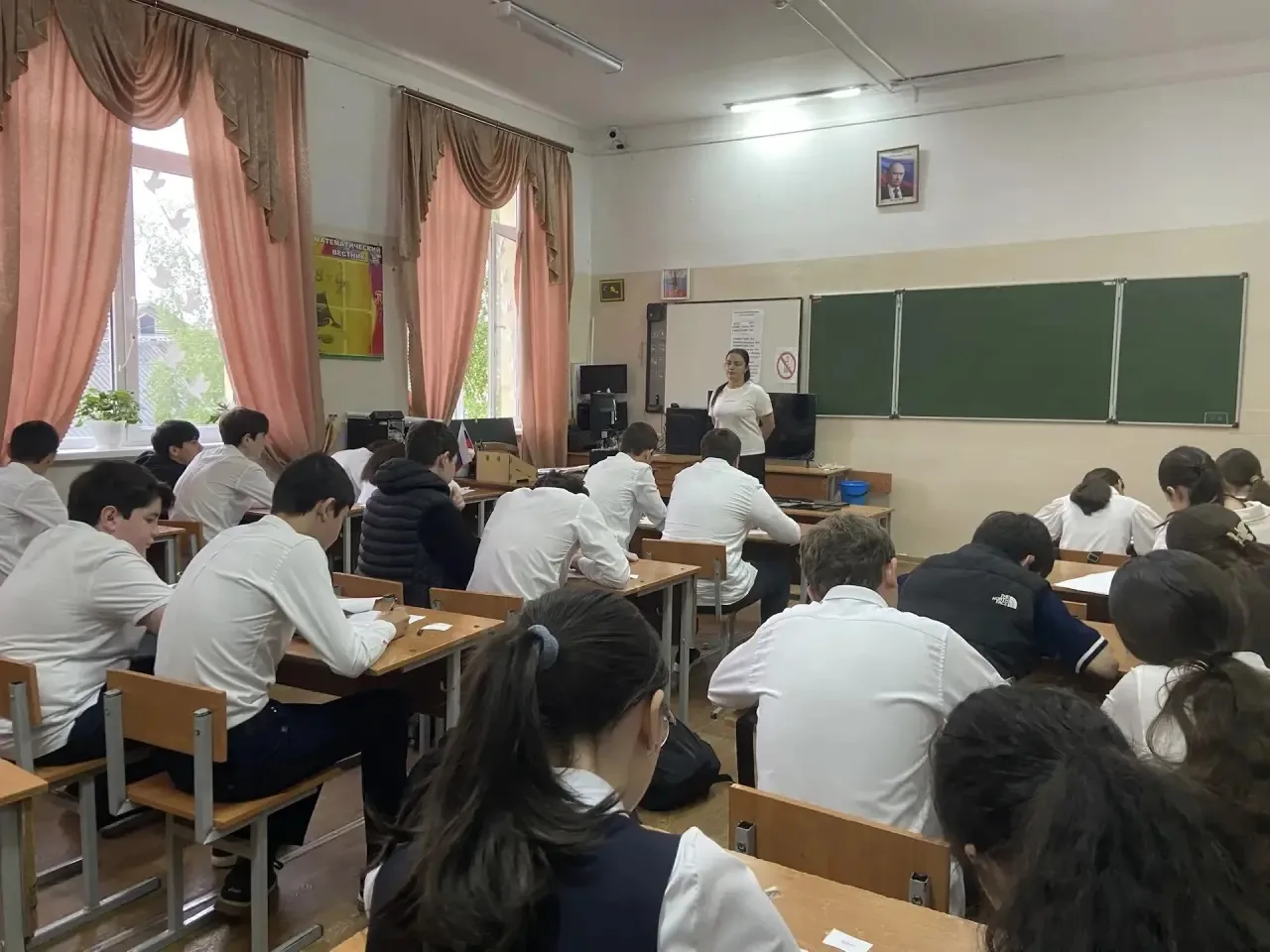 Сегодня в 8-х классах нашего лицея прошел ответственный этап — Всероссийская проверочная работа по р