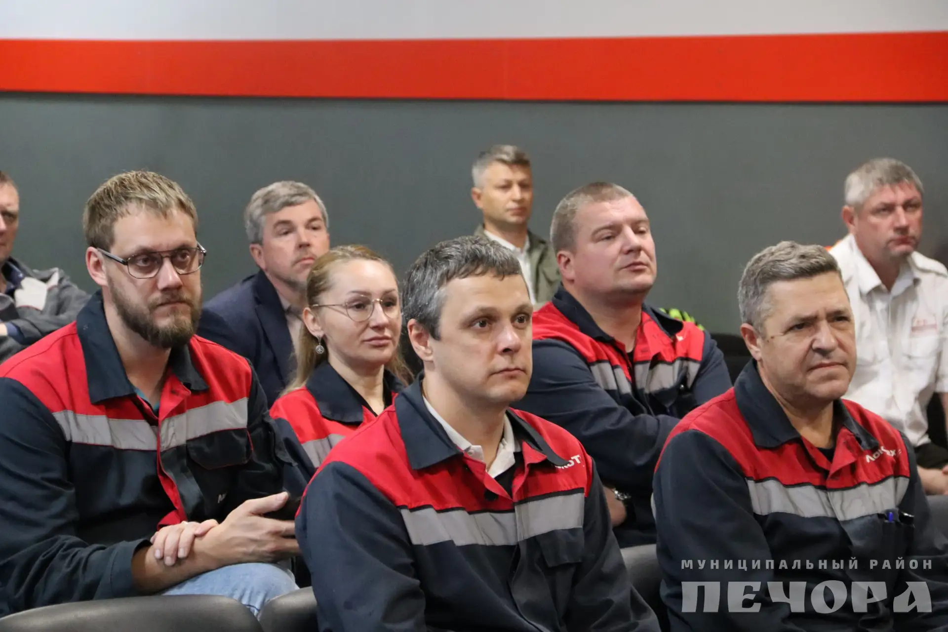 В рамках объездов населенных пунктов и встреч с трудовыми коллективами глава муниципаль...