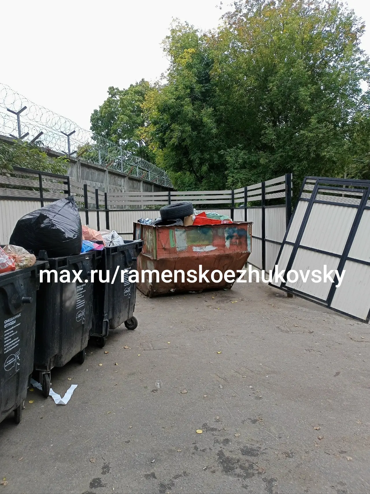 Напротив Чапаева 17 прошлым летом облагородили мусорную площадку , сделали отодвигающие...