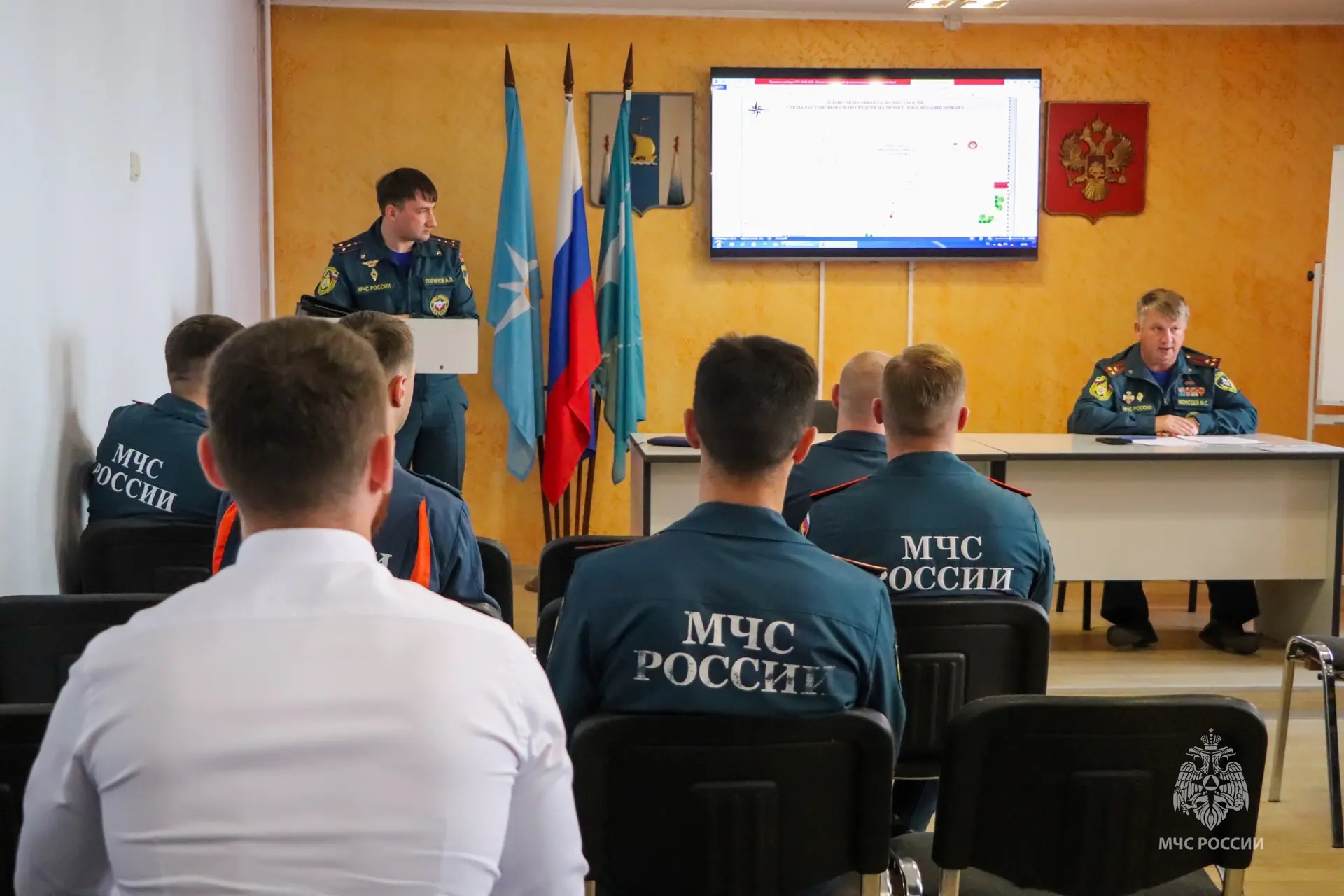 ❕Вопросы совершенствования пожарной охраны региона обсудили в МЧС Сахалина

Участники встречи провел