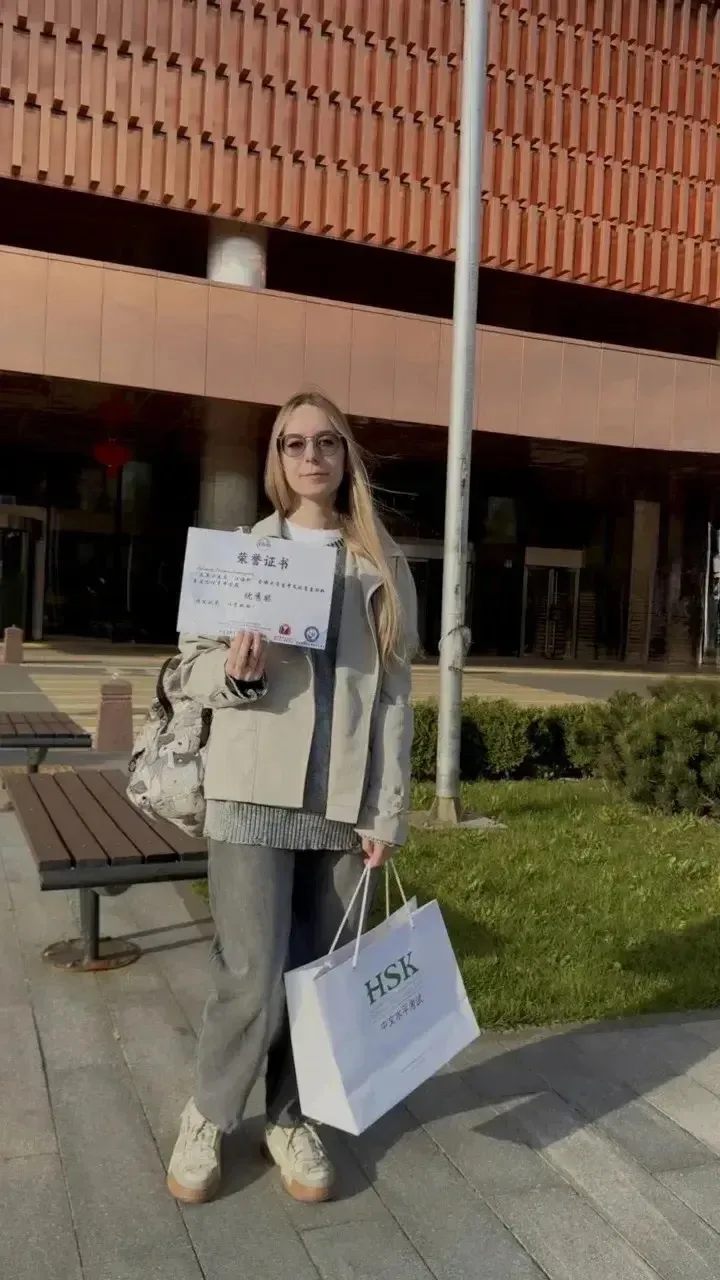🇨🇳 «Китайский язык — это мост»: наш студент покоряет новые вершины!🌉  Поздравляем Катпанову Валерию 