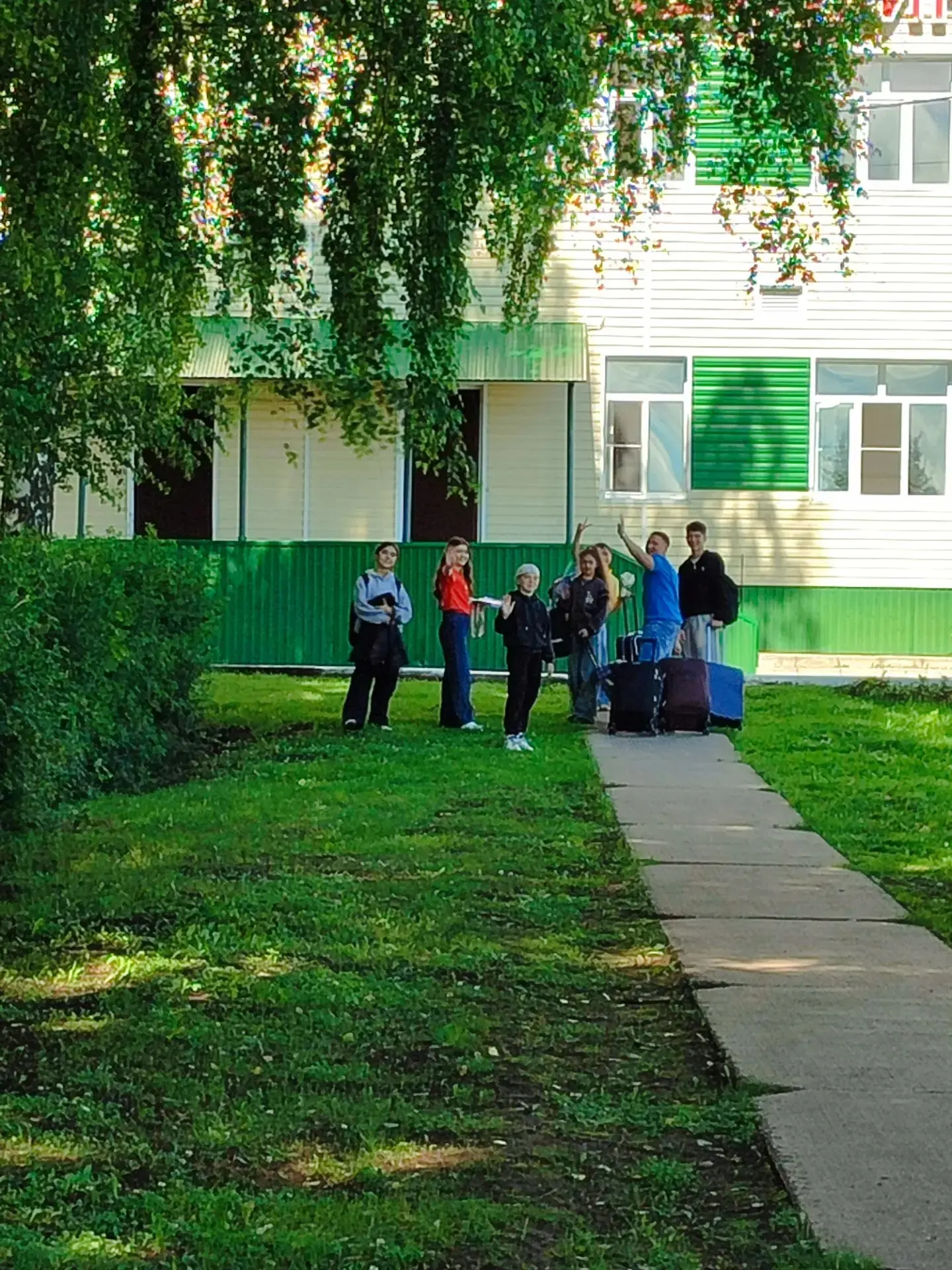 Бүген мәктәбебезнең бер төркем укучылары "Сәләт-Саба" лагерена юл алды. Аларга күңелле ...