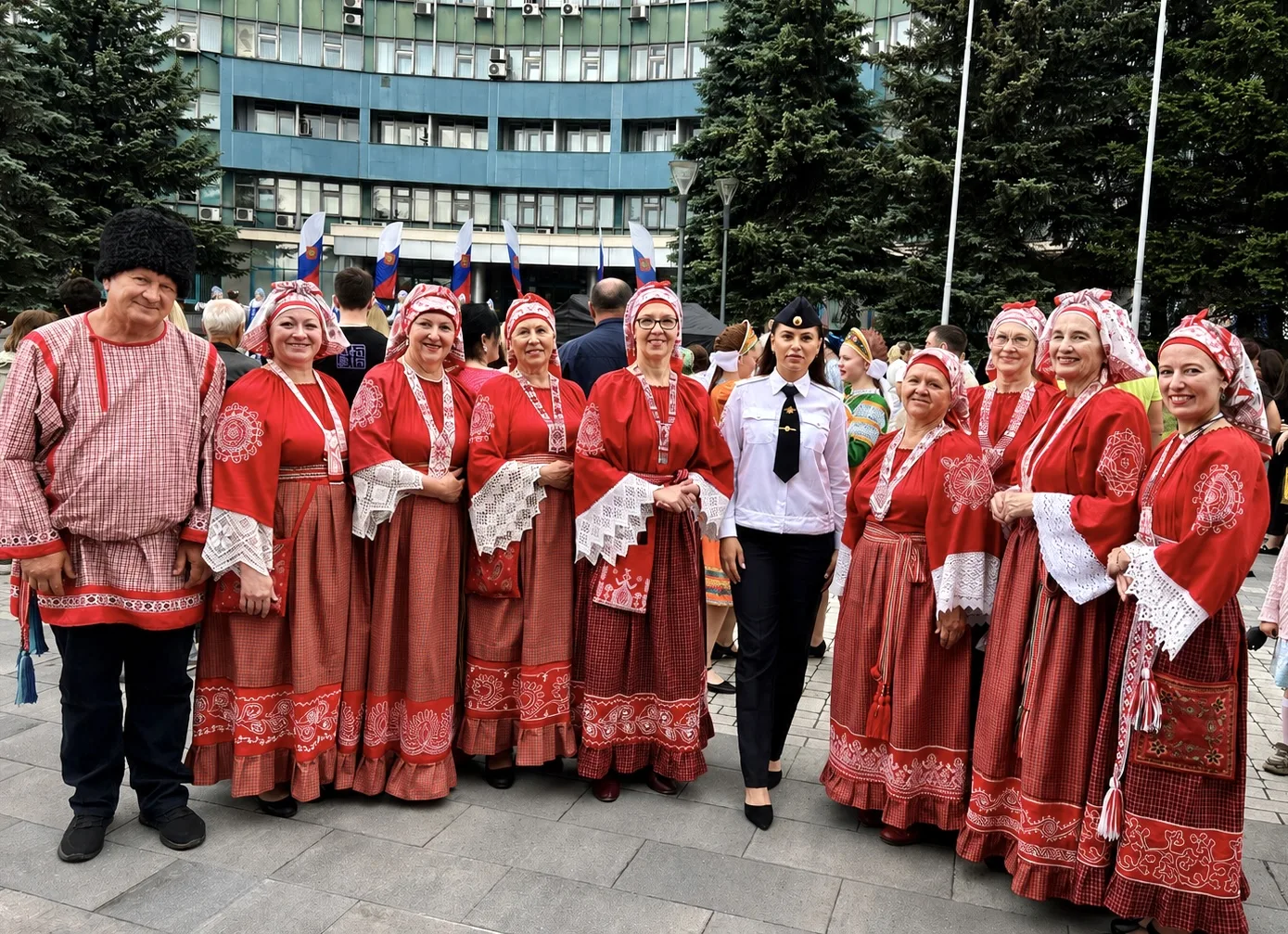 ❤️Дорогие друзья! Полиция Кузбасса поздравляет всех с Днем России! ❤️ 

🇷🇺Сегодня во всех городах 