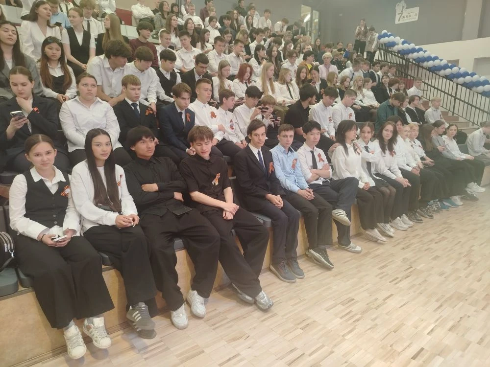 В гостях — легенда «Умниц и умников»! 🎓✨ Сегодня, 5 мая, у учеников 10 класса был особенный день:  в