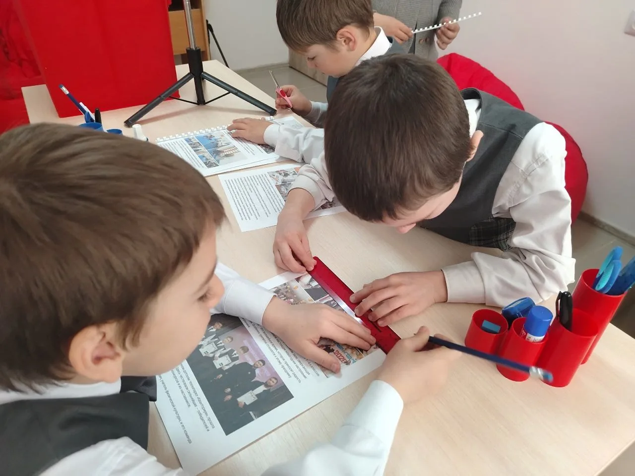 Под руководством советника директора по воспитанию и взаимодействию с детскими общественными объедин