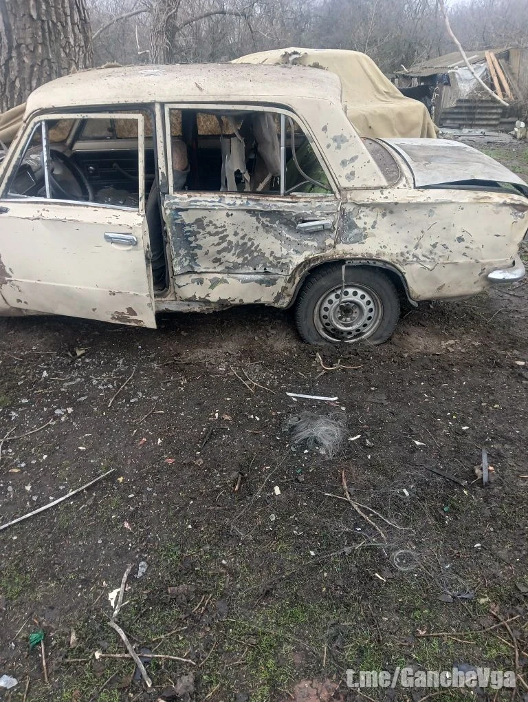 Украинская армия, применяя FPV-дроны, атаковала населённый пункт Великий Выселок Купянского района. 