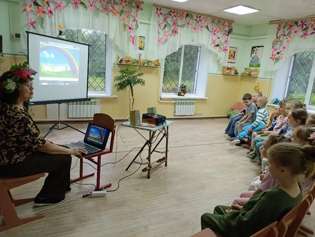 Здравствуй, Лето!
       Наступило долгожданное лето. Но в нашей школе искусств и творчества продолж