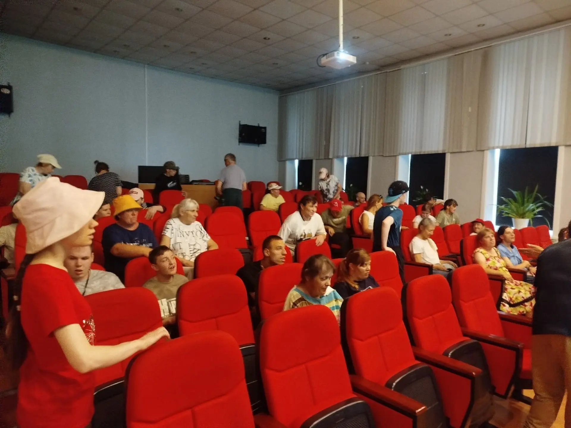 Уже не в первый раз мы собираем в зале людей, которых объединяет одно-любовь к кино. 22...