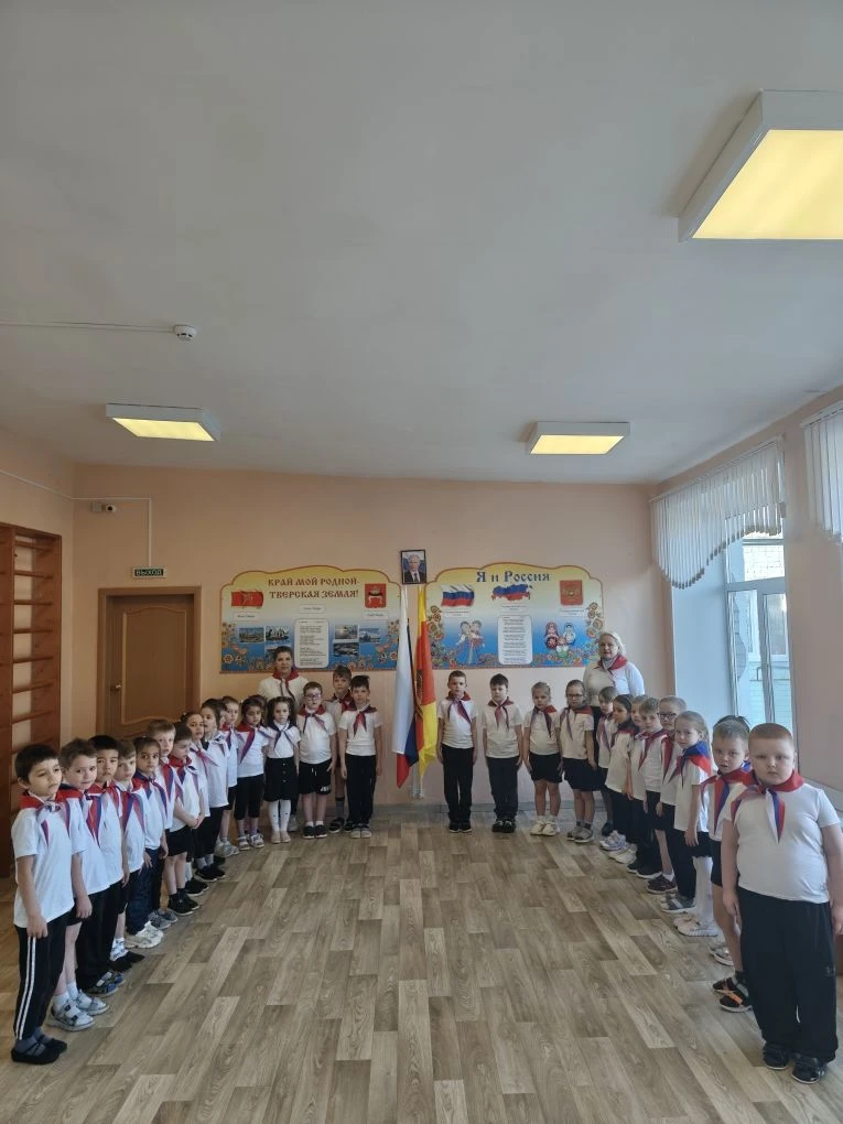 ✨Каждое утро понедельника в нашем детском саду начинается по-особенному – с торжественн...