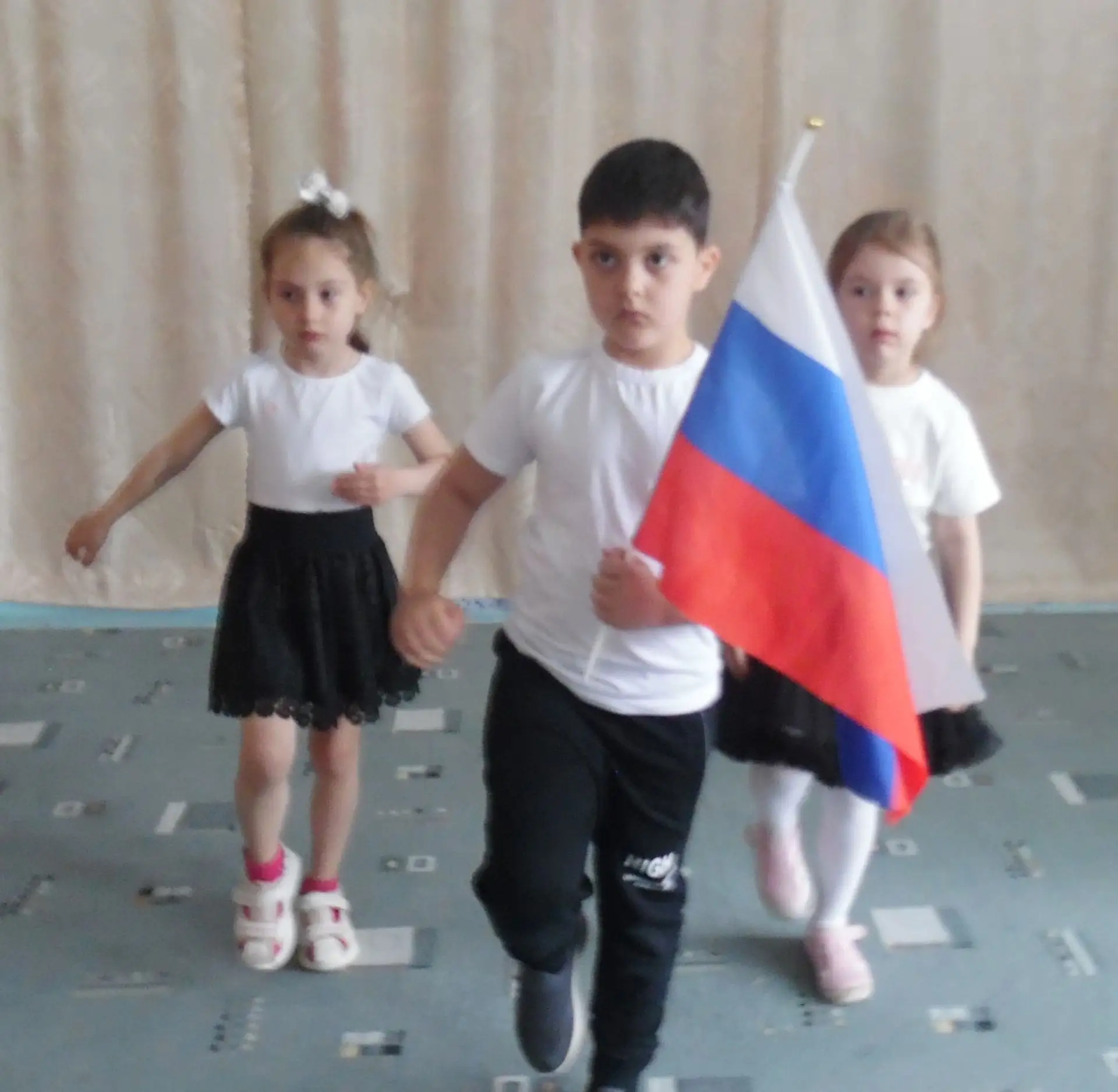 Церемония поднятия флага