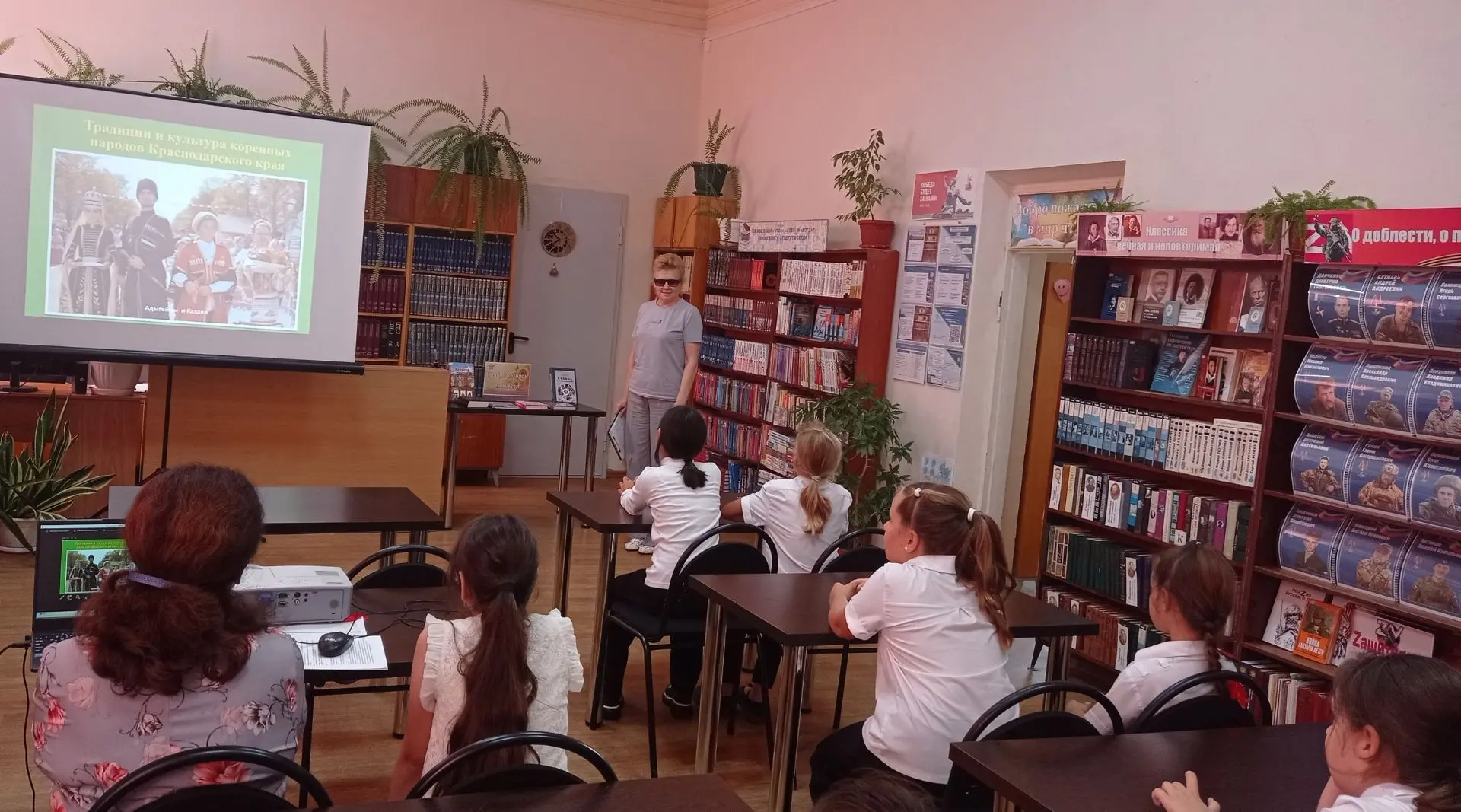 В Павловской поселенческой библиотеке состоялся краеведческий экскурс «Традиции и культ...