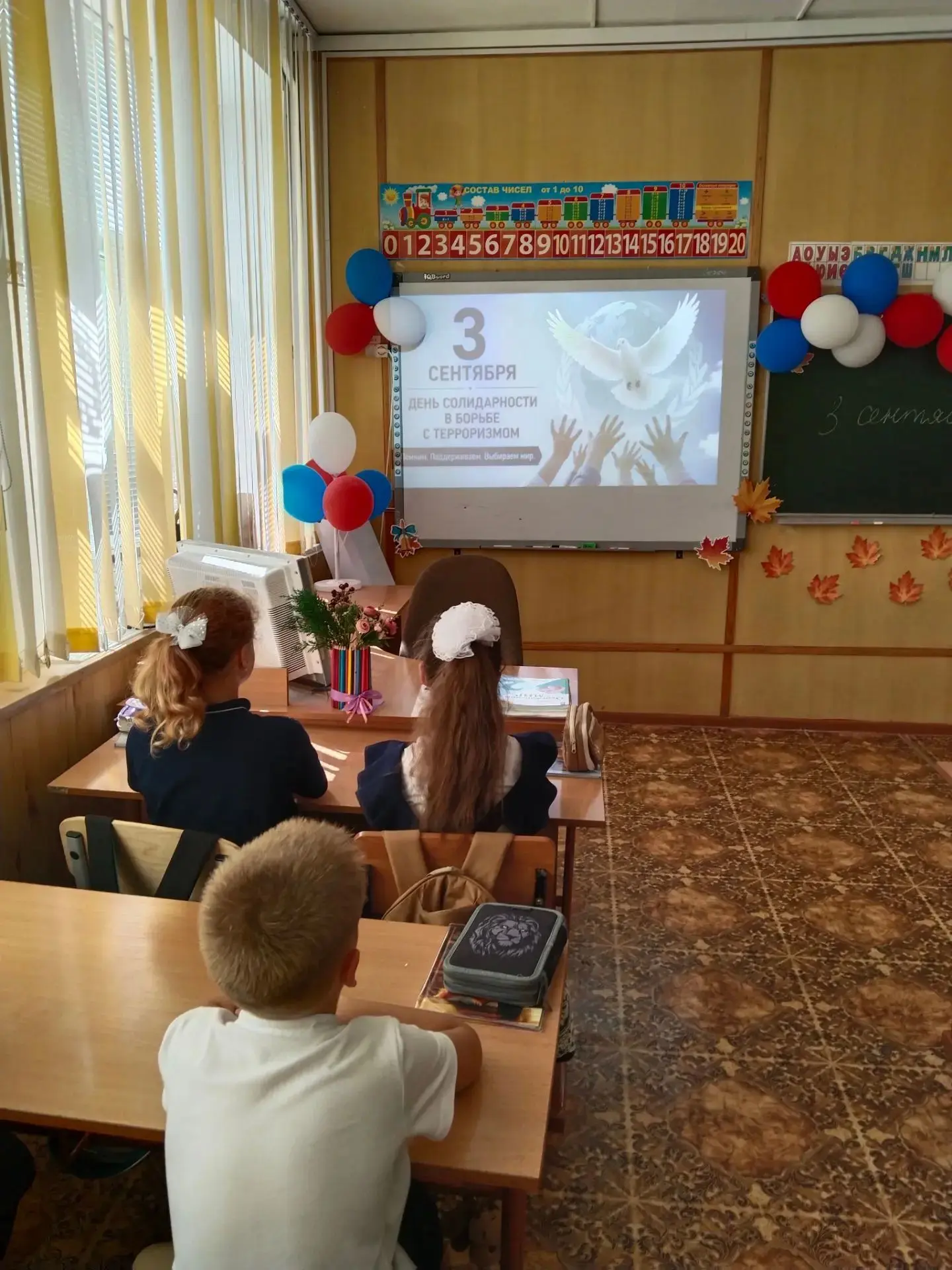 3 сентября во всех классах МБОУ «СОШ №6» — с первого по одиннадцатый — прошли единые ча...