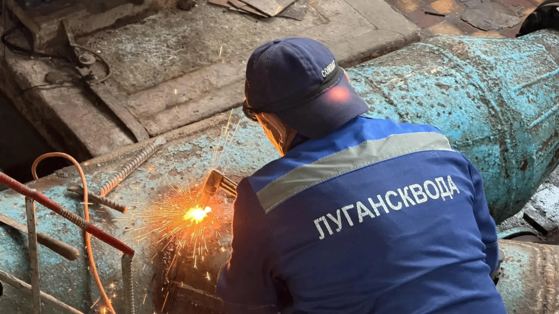 «Лугансквода» проводит планово-предупредительный ремонт на водопроводной насосной станц...