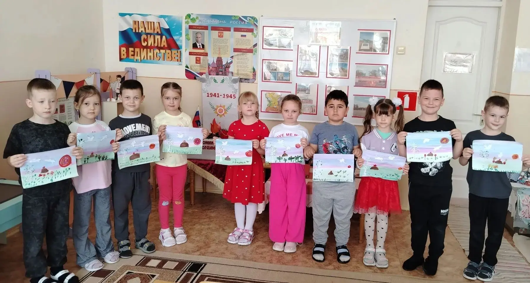 Занятие рисование с элементами аппликации "Летят журавли".                          В п...