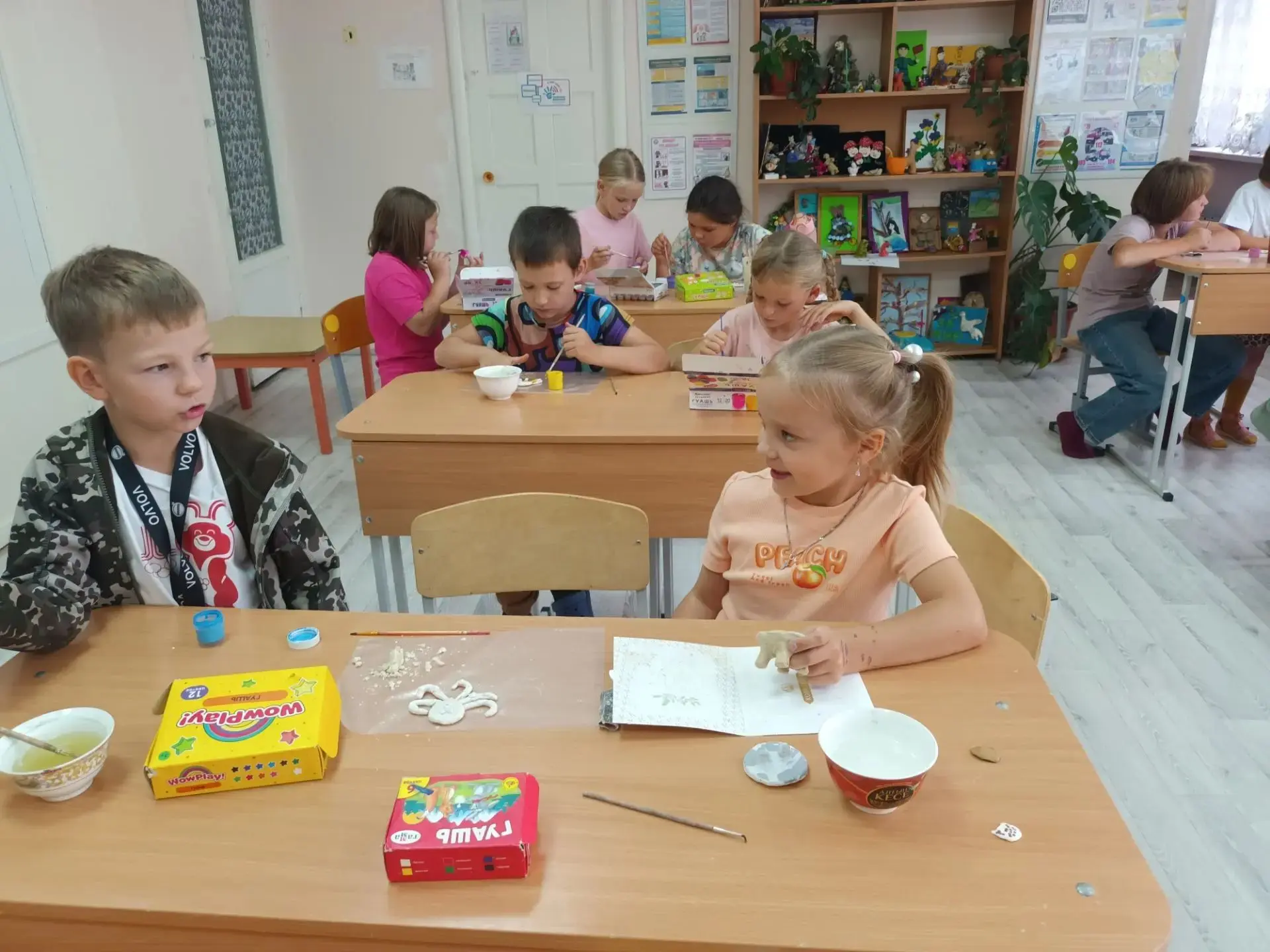 Сегодня на занятиях по лепке наши ребята превратились в настоящих мастеров и создали уд...