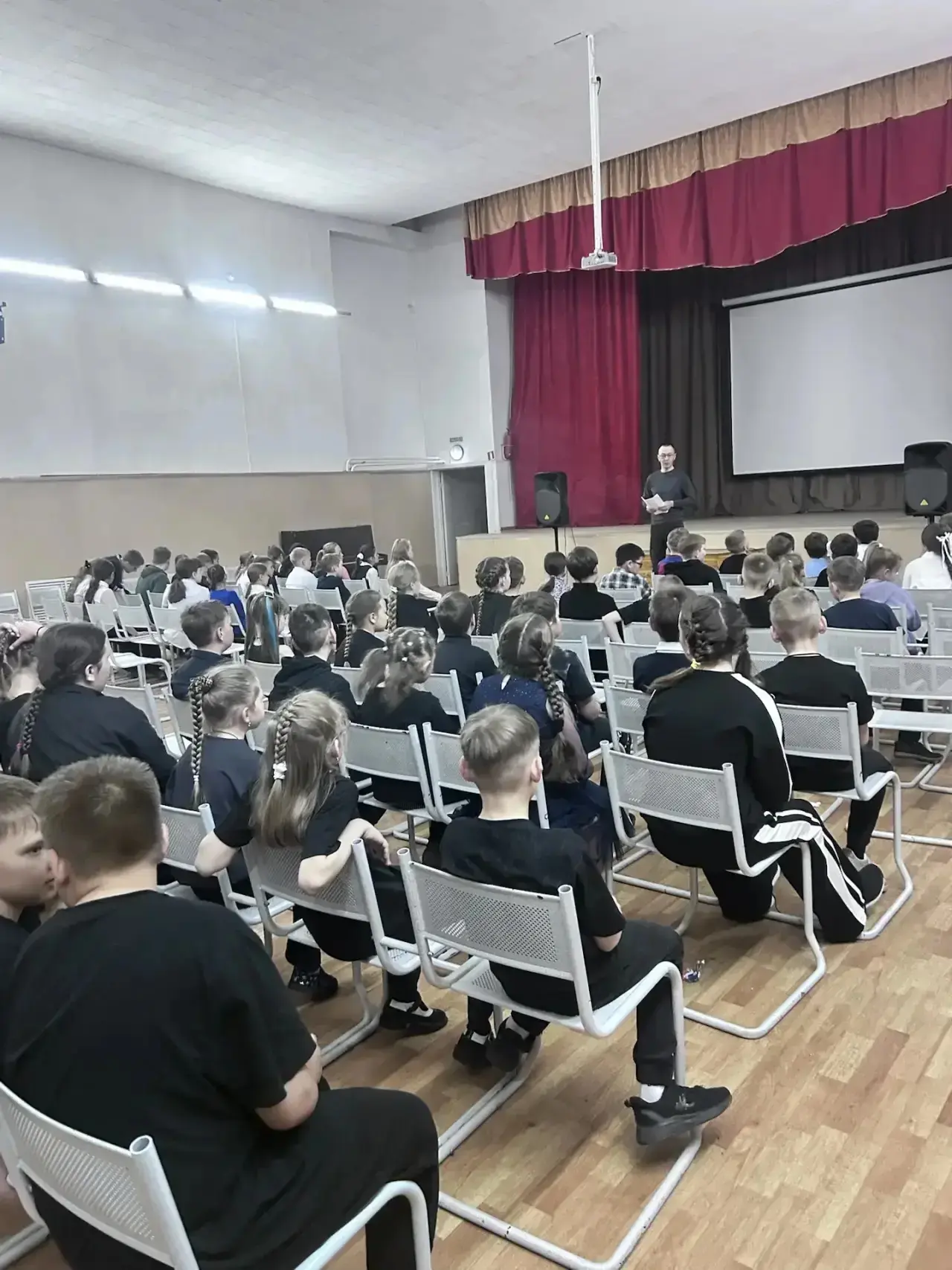 ⚡️ Безопасное детство: школьникам напомнили правила обращения с электричеством