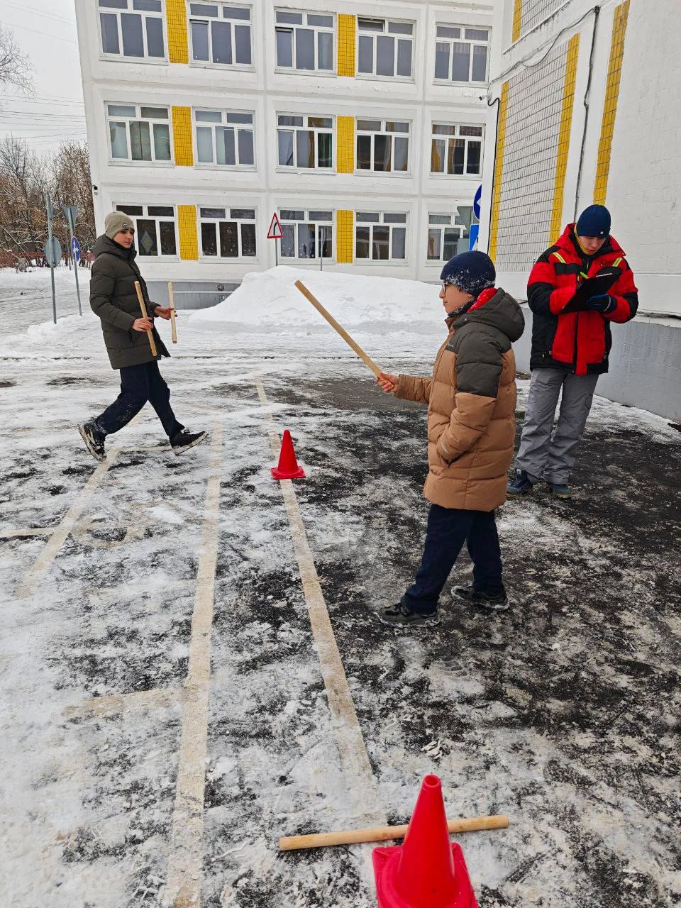 ❄️ Зимние забавы для 5–8 классов  С успехом в нашей школе прошли «Зимние забавы».  Ясные морозные дн