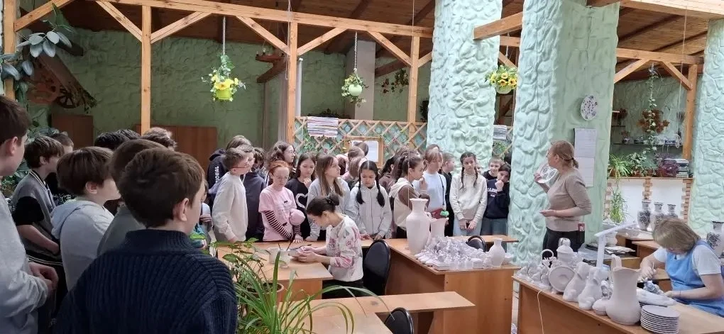19 апреля ученики 5А, 5Б, 5М, 6А и 6Б классов побывали на  экскурсии "Синь России". Ребята посетили 