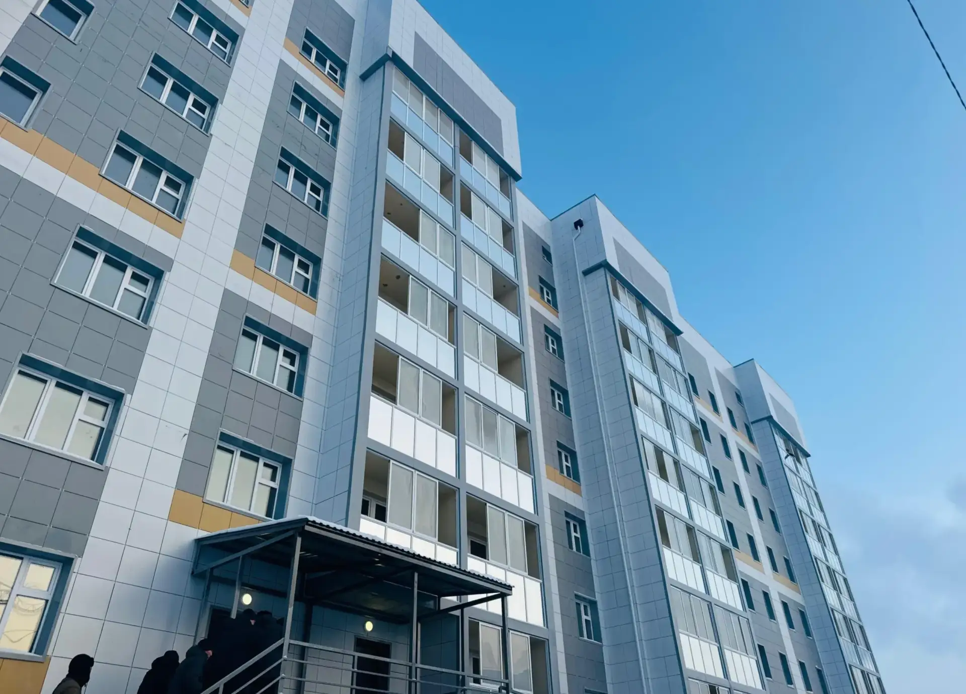 🏢🏗В Якутии признанное аварийным до 2017 года жильё будет расселено в течение двух лет  Глава Якутии 