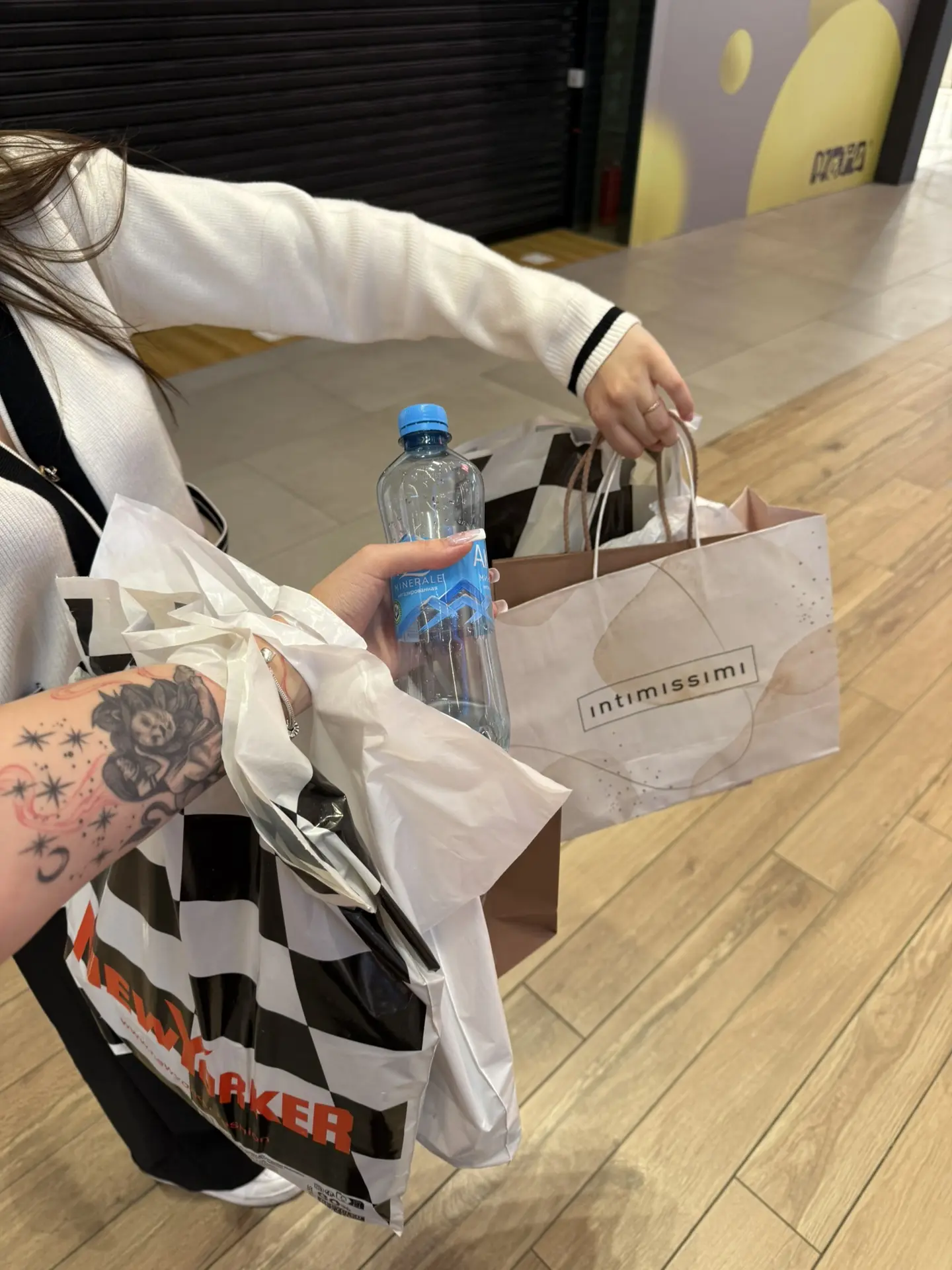 Короче, я не знаю, что это было, но это был лютый шопинг🤩

С каким мы энтузиазмом бегали и мерили в