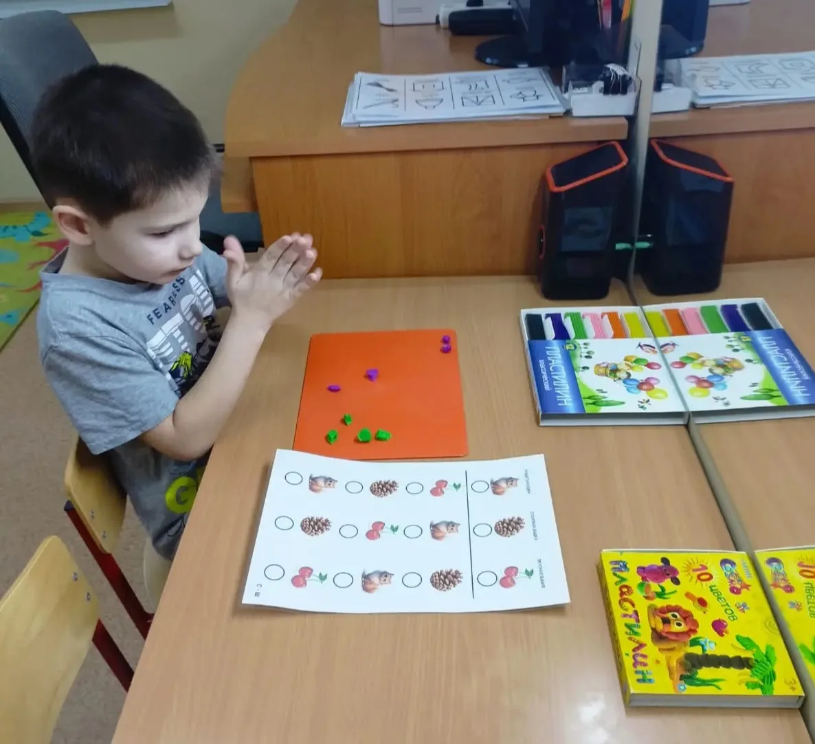 ...Чтобы чётко говорить,👄  надо с пальцами дружить!🖐  Уровень речевого развития находится в прямой з