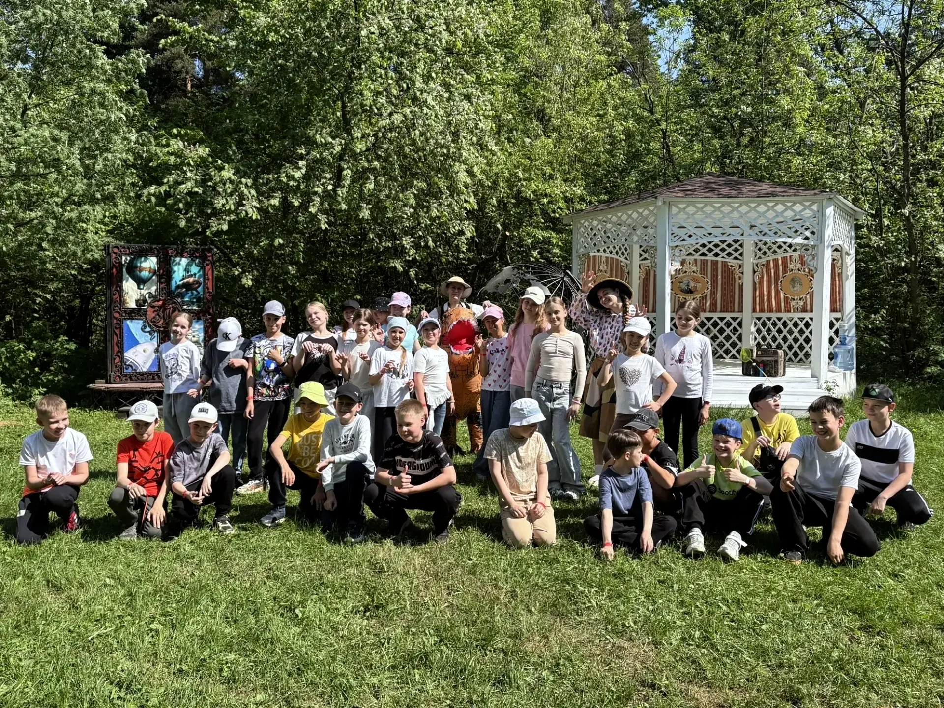 Эстафету выпускных принял 4 «А» класс. У наших четвероклассников тоже случился этот трогательный и в