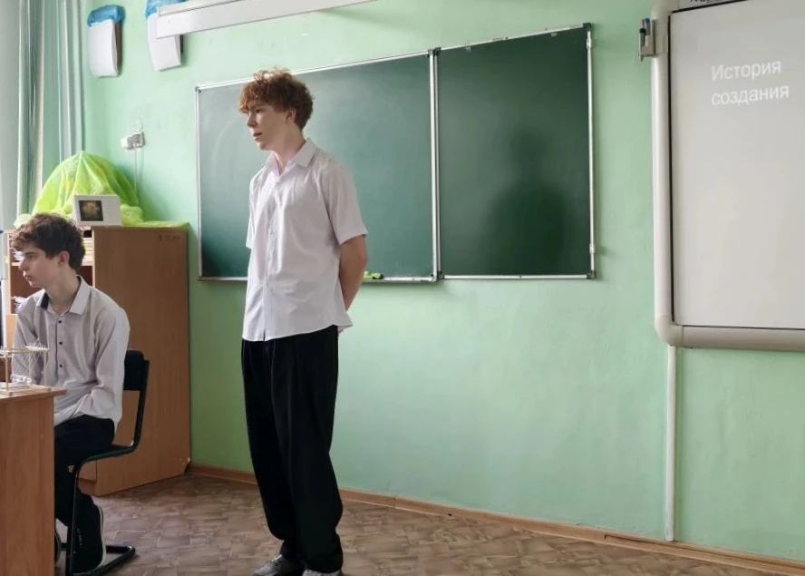 В 9-х классах прошла защита проектов! 🎓  Ребята представили свои работы по разным направлениям. Кто-